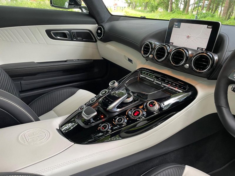 MERCEDES-BENZ AMG GT