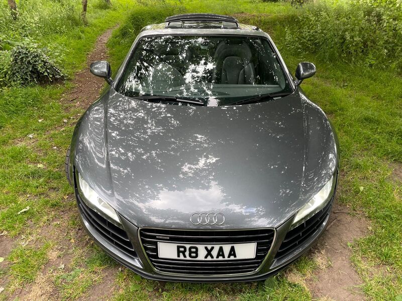 AUDI R8