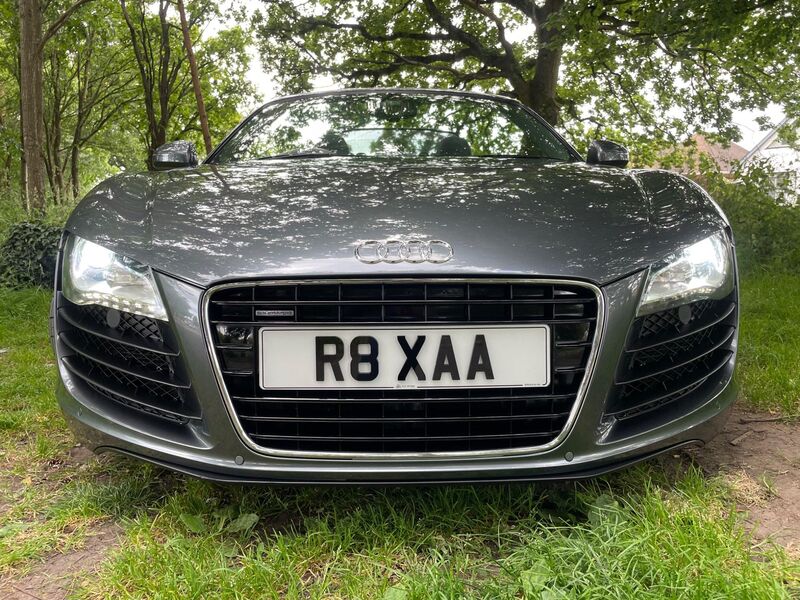 AUDI R8