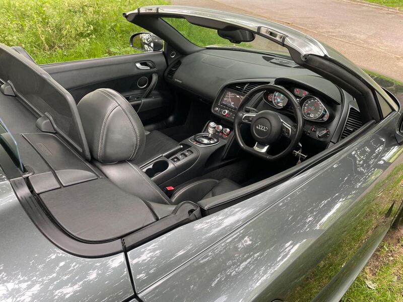 AUDI R8