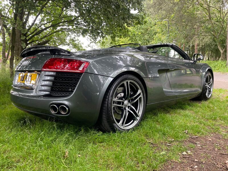 AUDI R8
