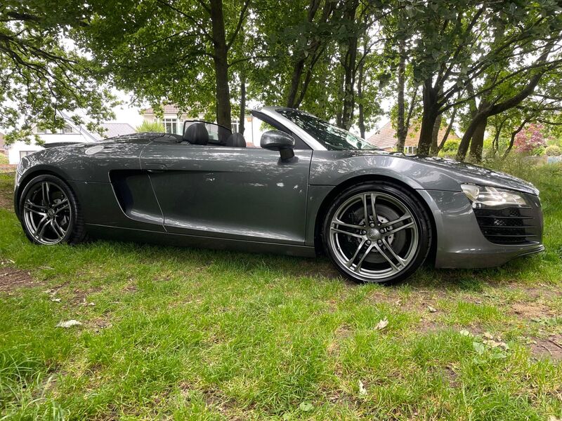 AUDI R8