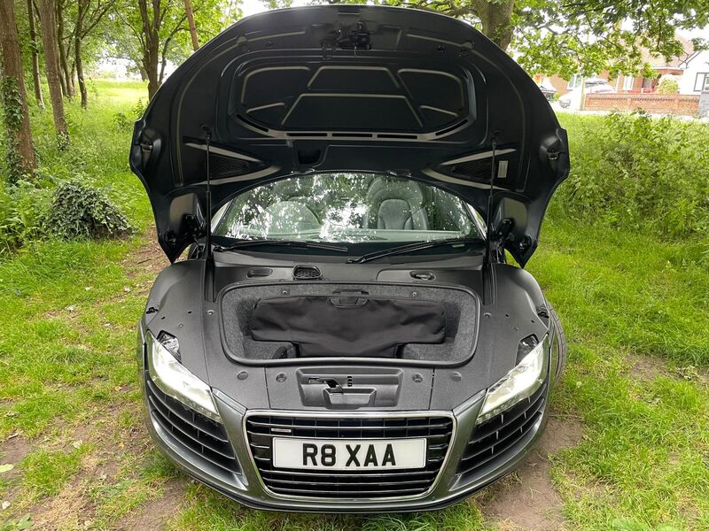 AUDI R8