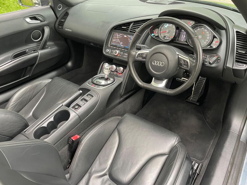 AUDI R8