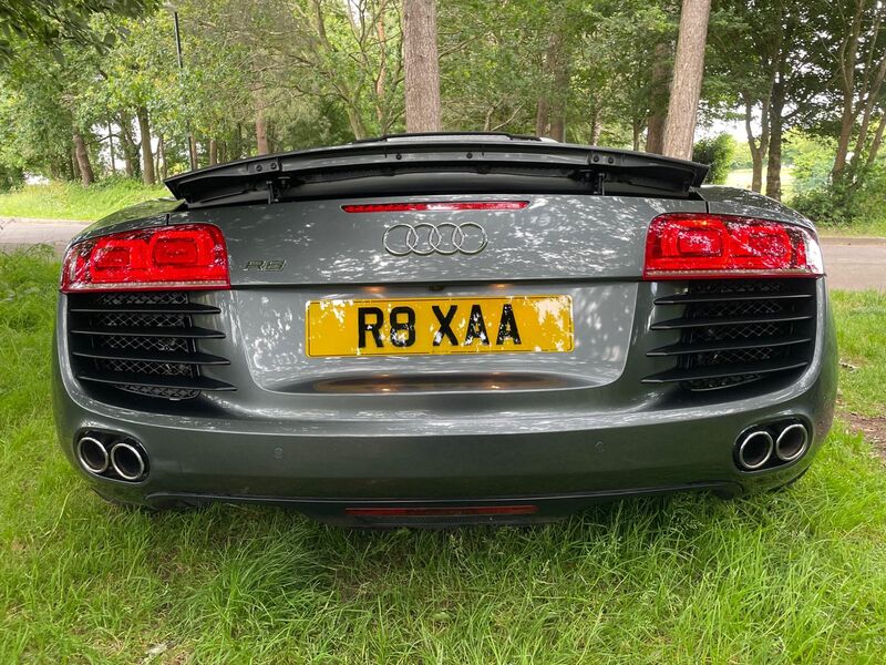 AUDI R8
