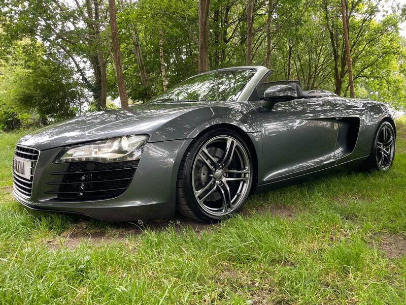 AUDI R8