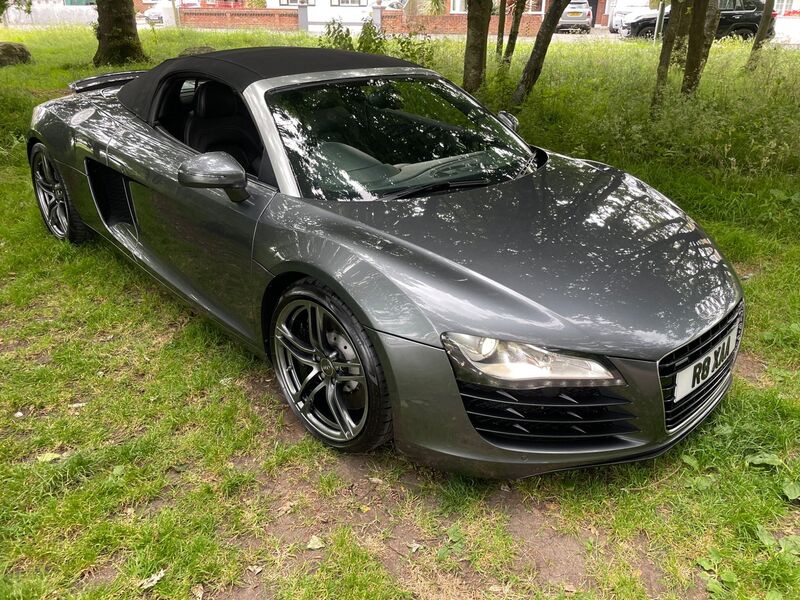 AUDI R8