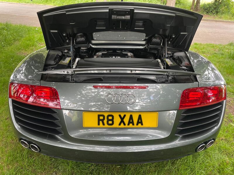 AUDI R8