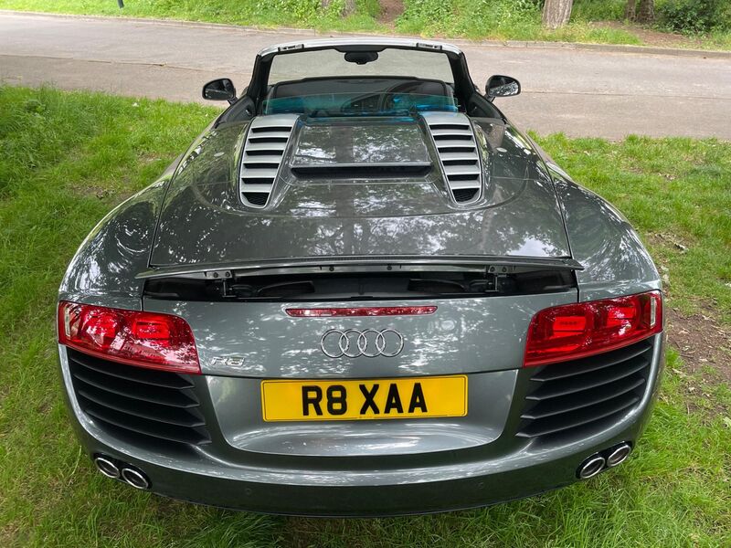 AUDI R8