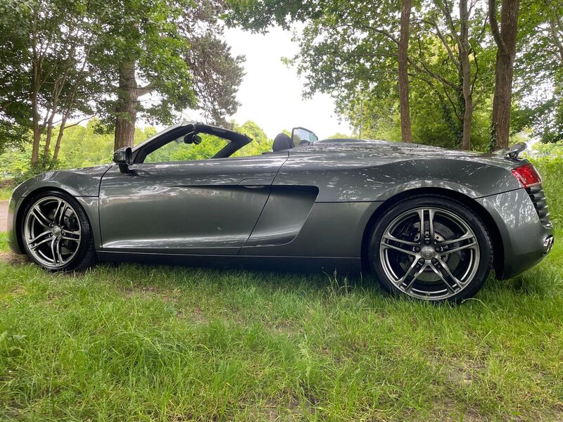 AUDI R8