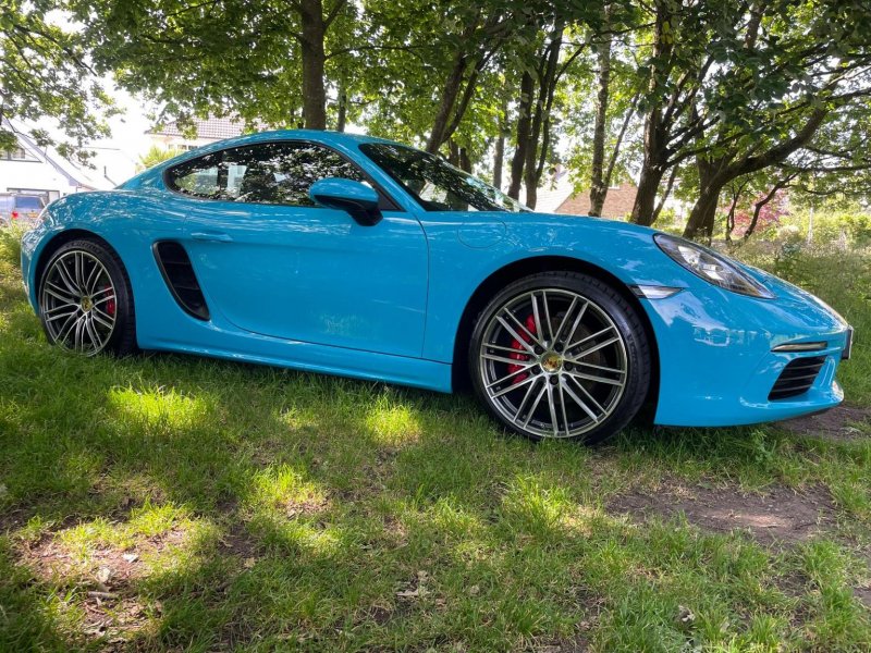 PORSCHE 718