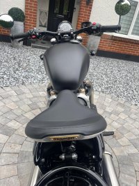 TRIUMPH Bobber