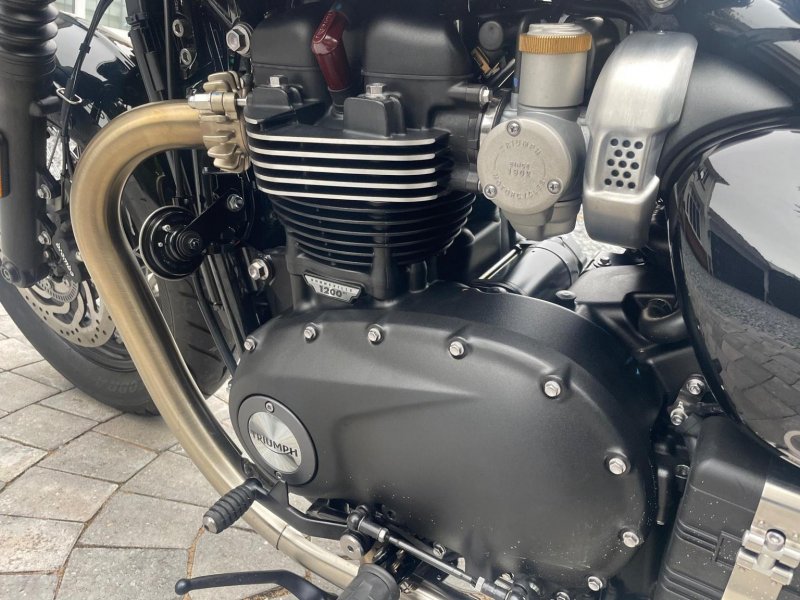 TRIUMPH Bobber