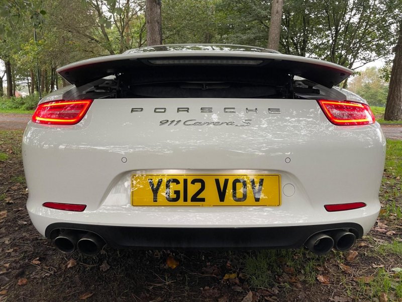 PORSCHE 911