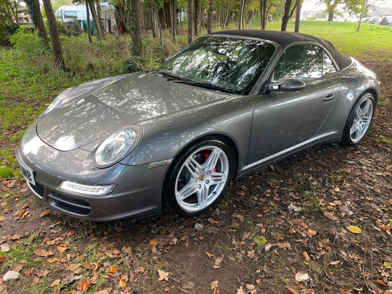 PORSCHE 911