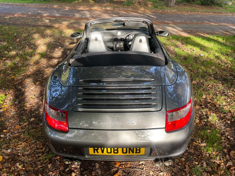 PORSCHE 911