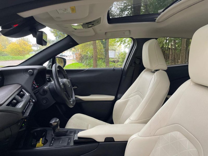 LEXUS UX