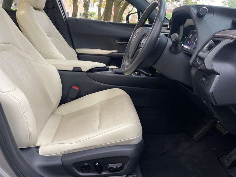 LEXUS UX