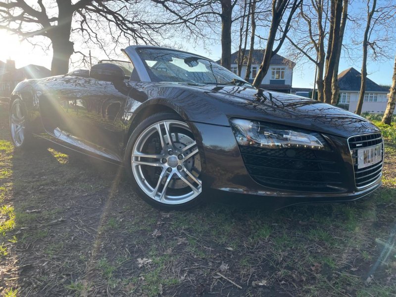 AUDI R8