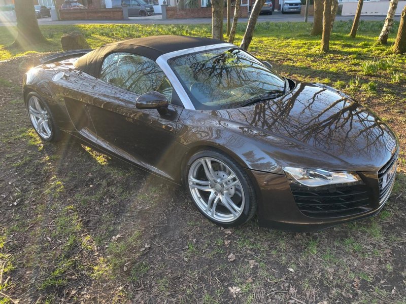 AUDI R8