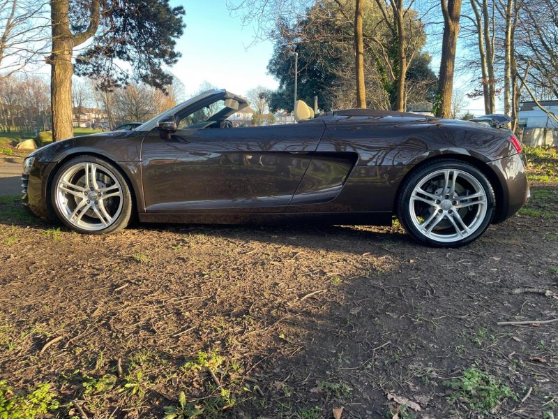 AUDI R8