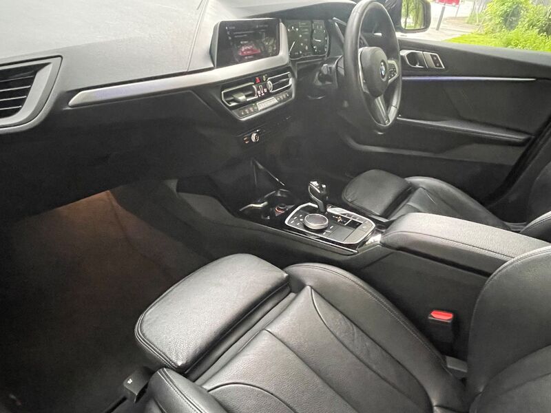 BMW 1 SERIES