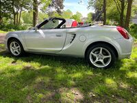 TOYOTA MR2