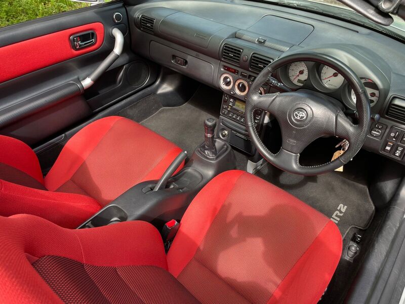 TOYOTA MR2