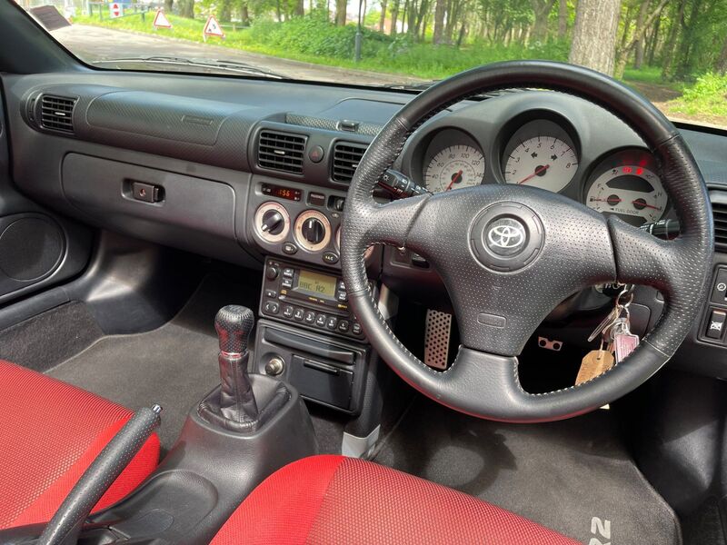 TOYOTA MR2
