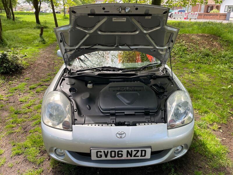 TOYOTA MR2