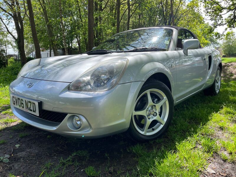 TOYOTA MR2