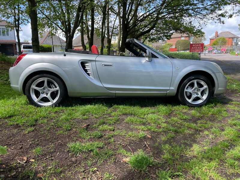 TOYOTA MR2