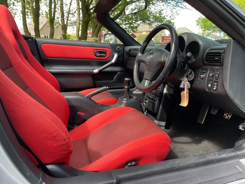 TOYOTA MR2