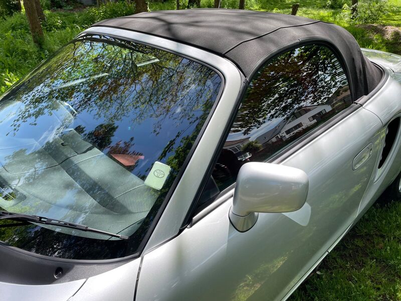 TOYOTA MR2