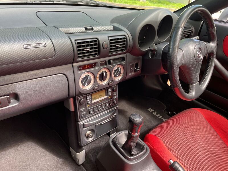 TOYOTA MR2