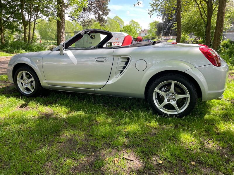 TOYOTA MR2