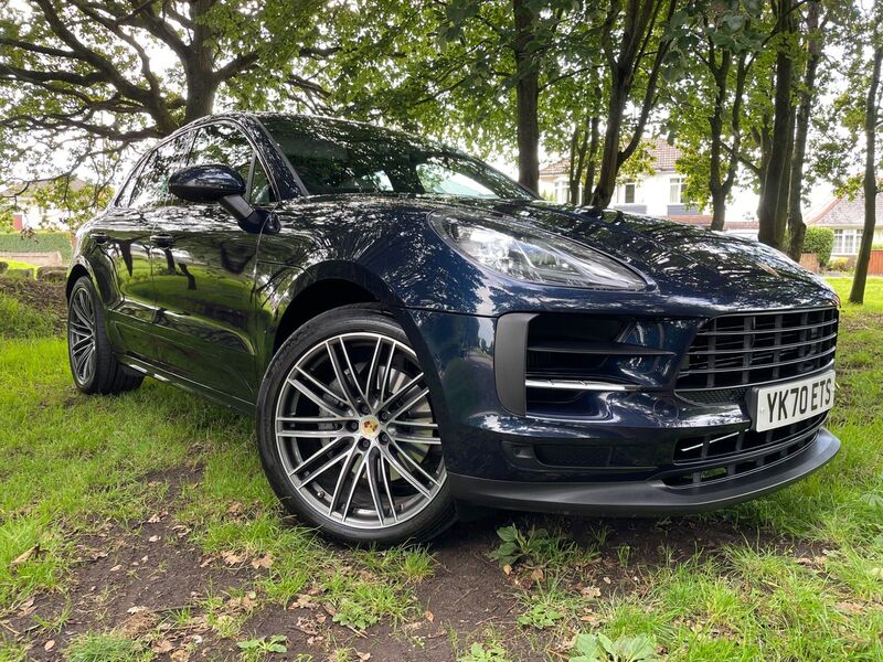 PORSCHE MACAN