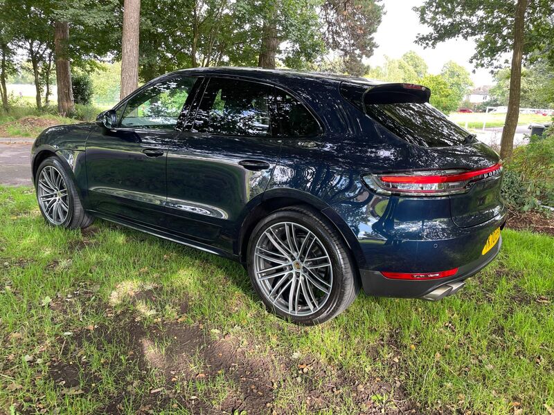 PORSCHE MACAN